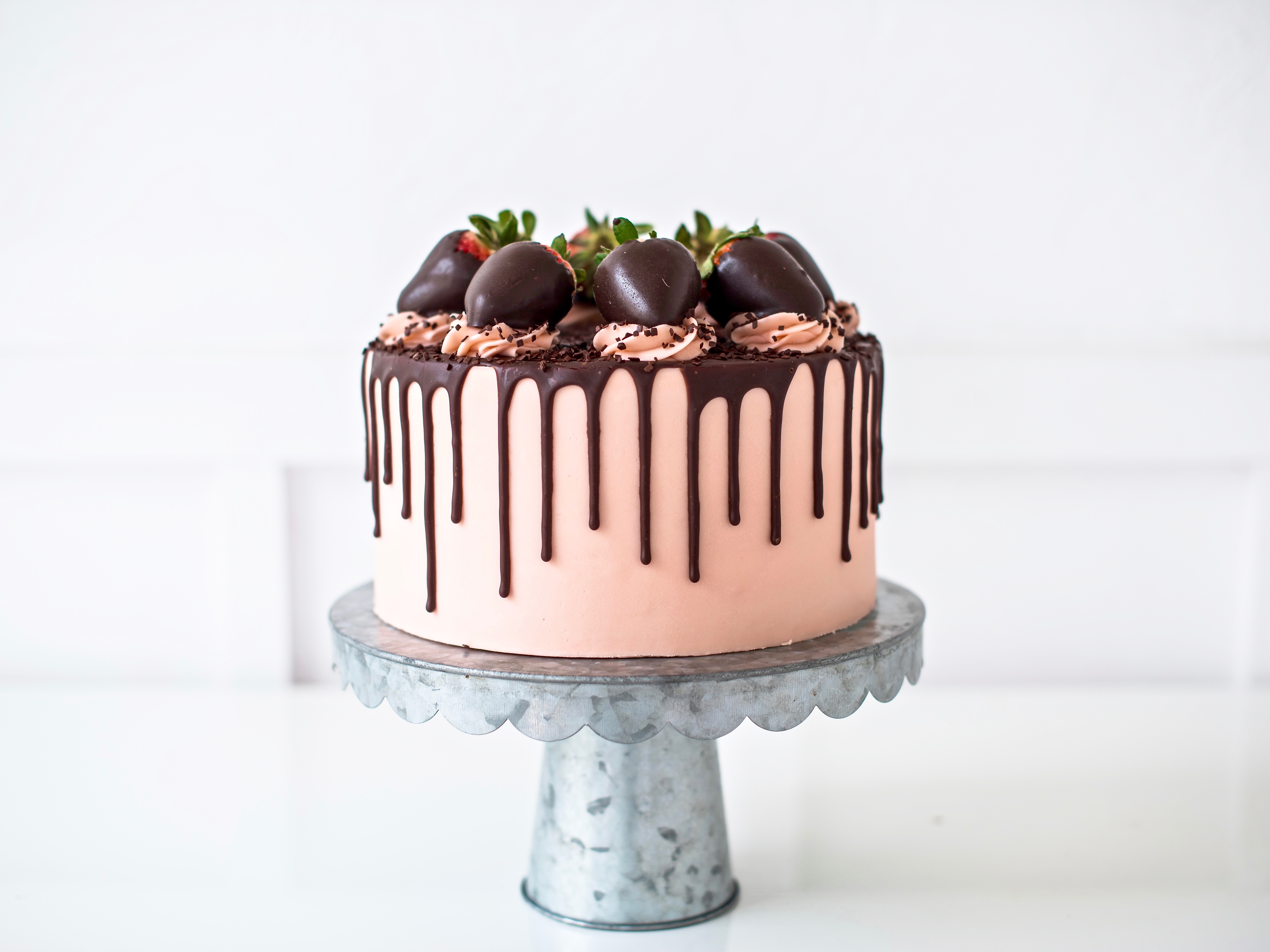 strawberry chocolate cake recipe for beginner's. www.cakebycourtney.com