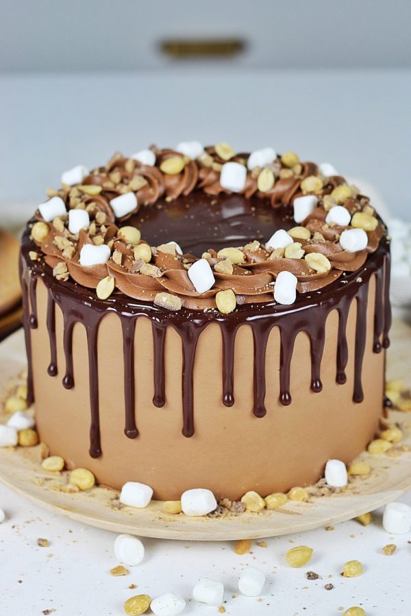 Rocky Road Cake #rockyroadcake #rockyroad #cake #chocolatecake #easychocolatecake #cakebycourtney