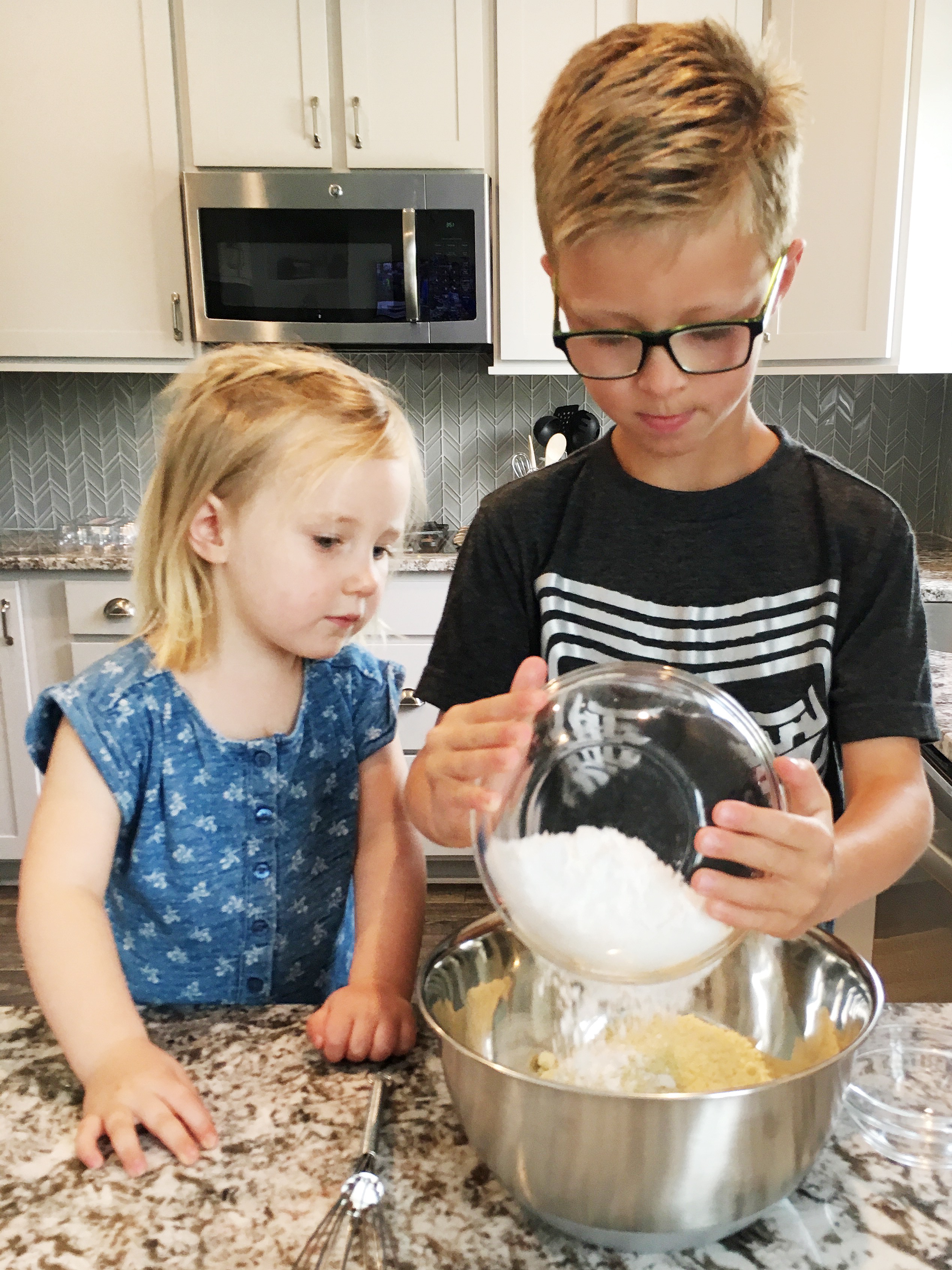 best tips for baking with kids. www.cakebycourtney.com