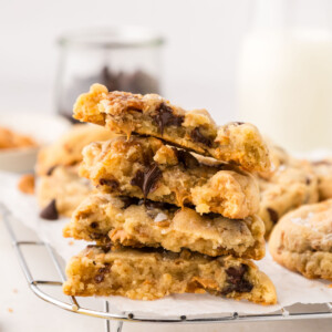 Stack of half cookies.