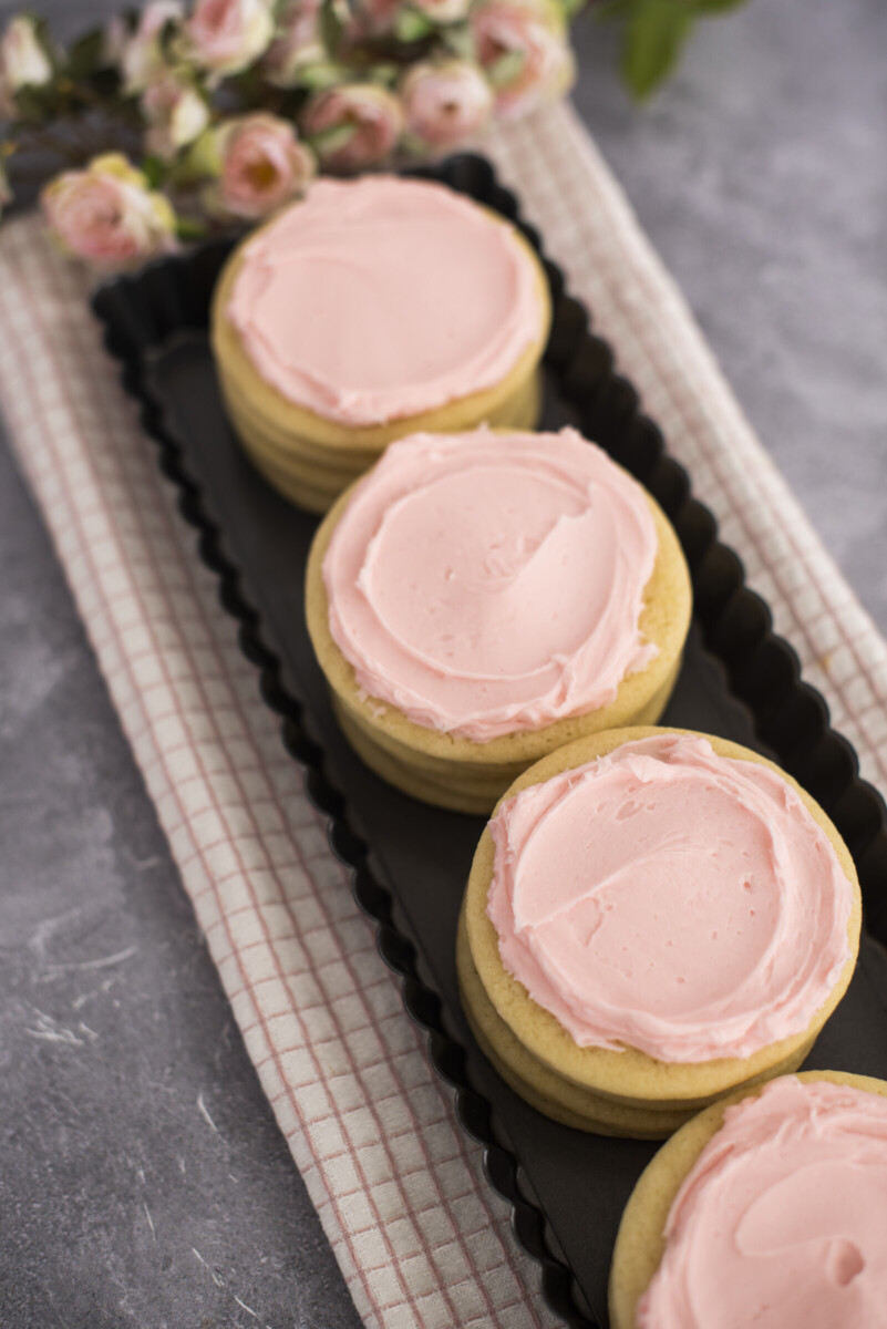 A row of sugar cookies in a tin.
