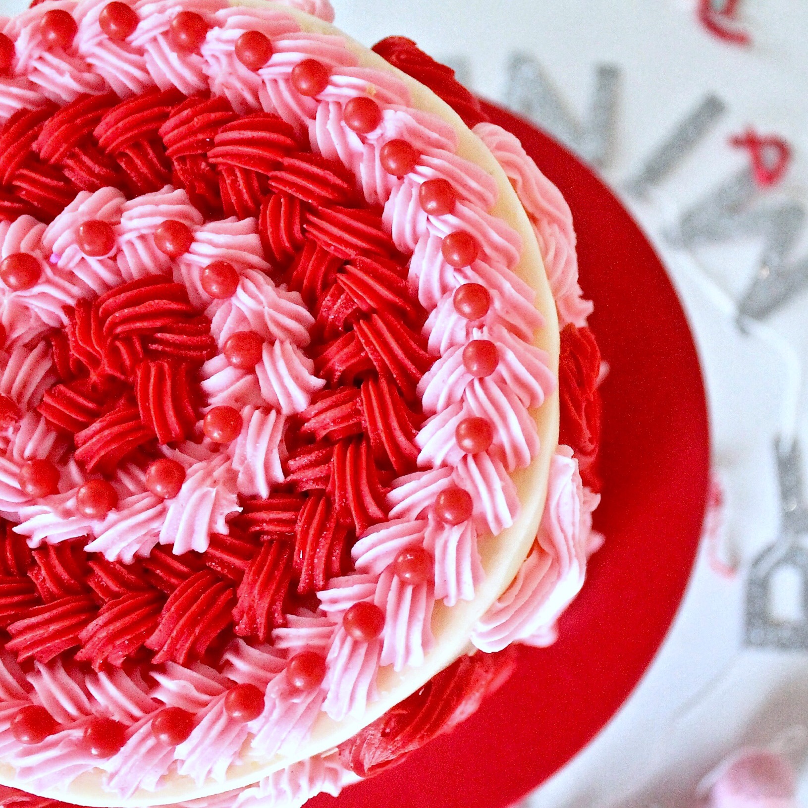 red velvet xo valentine's day cake idea. www.cakebycourtney.com