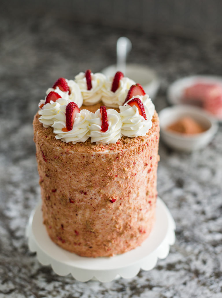 Strawberry Crunch Cake Cake By Courtney 2487