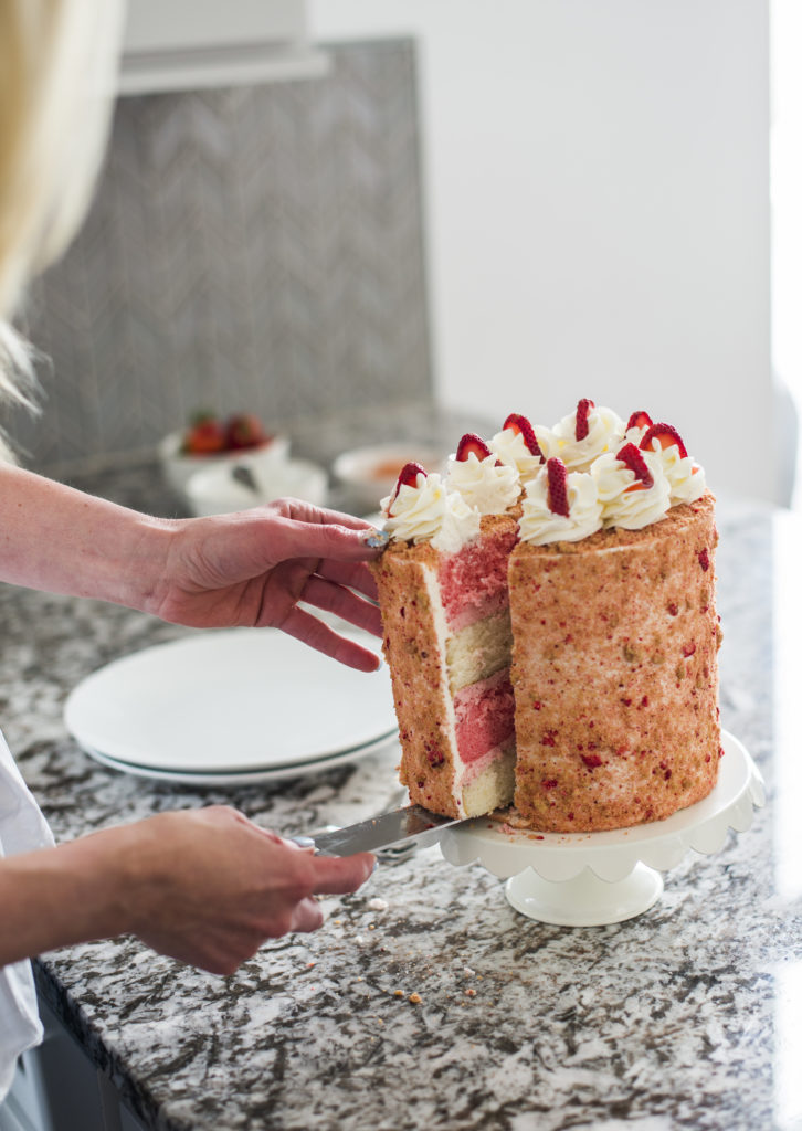 strawberry crunch cake icing