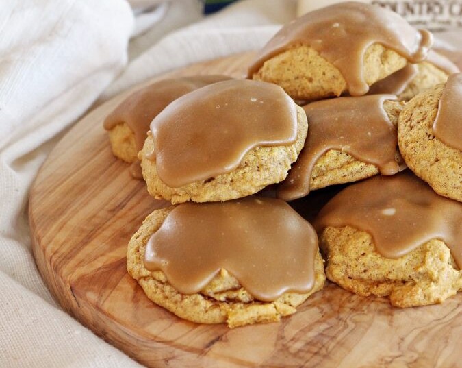 Pumpkin Cookies with Maple Glaze #countrycrock #pumpkincookies #easypumpkincookies
