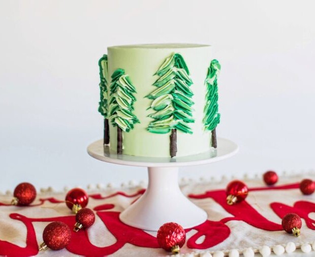 Christmas Cake Ideas - my favorite Christmas cake designs, sure to impress all of your holiday guests. #christmascakes #christmascakeideas #christmascake #bestchristmascakes #bestchristmascakeideas #holidaydesserts #christmascakedesigns #christmascakerecipes #christmascakedecorating #cakedecorating #bestholidaydessertideas