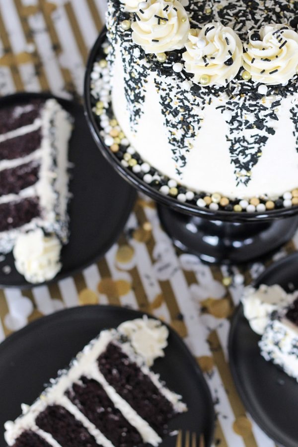 Black and White Cake: Dark chocolate cake layers with vanilla buttercream #blackandwhitecake #cakebycourtney #newyearscake #chocolatecakerecipe #chocolatecake #thebestchocolatecake #easychocolatecakerecipe #vanillabuttercream #vanillafrosting