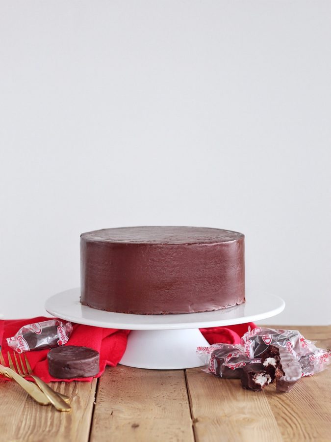 Ding Dong Cake #cakebycourtney #dingdongcake #dingdong #hostess #chocolatecake #besteverchocolatecake #cake #easychocolatecakerecipe #dingdongcakerecipe
