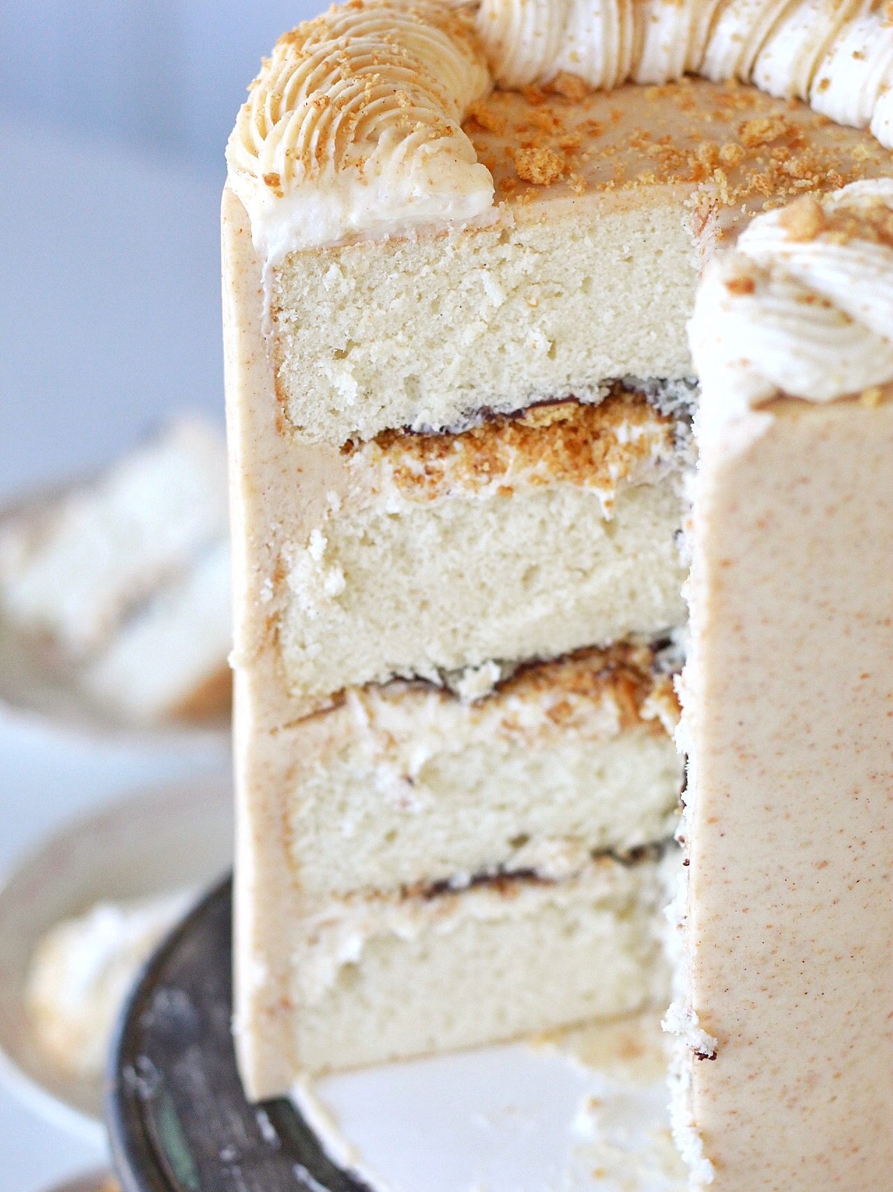 Marshmallow Moon Pie Cake - vanilla cake layers, marshmallow filling, graham cracker crumble, chocolate ganache and graham cracker frosting #cakebycourtney #moonpie #moonpiecake #marshmallowmoonpiecake #cake