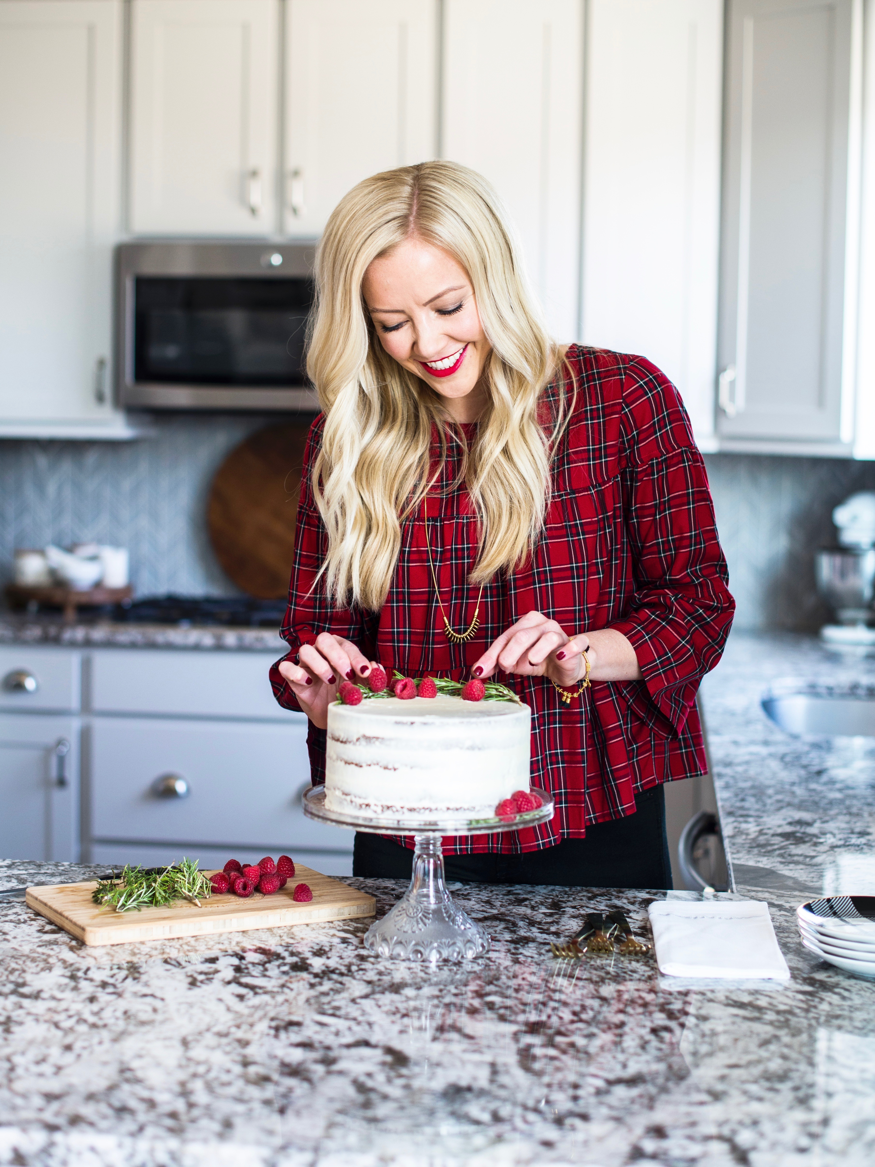 10 Cakes Perfect for the Holidays: So many cakes! So little time! Have you decided which flavor (or flavors) you'll be making for your holiday party? To help you decide, I've narrowed it down to 10 cakes perfect for the holidays that will wow the crowds and bring joy to your table! #cakebycourtney #christmascakes #christmas #easychristmascakes