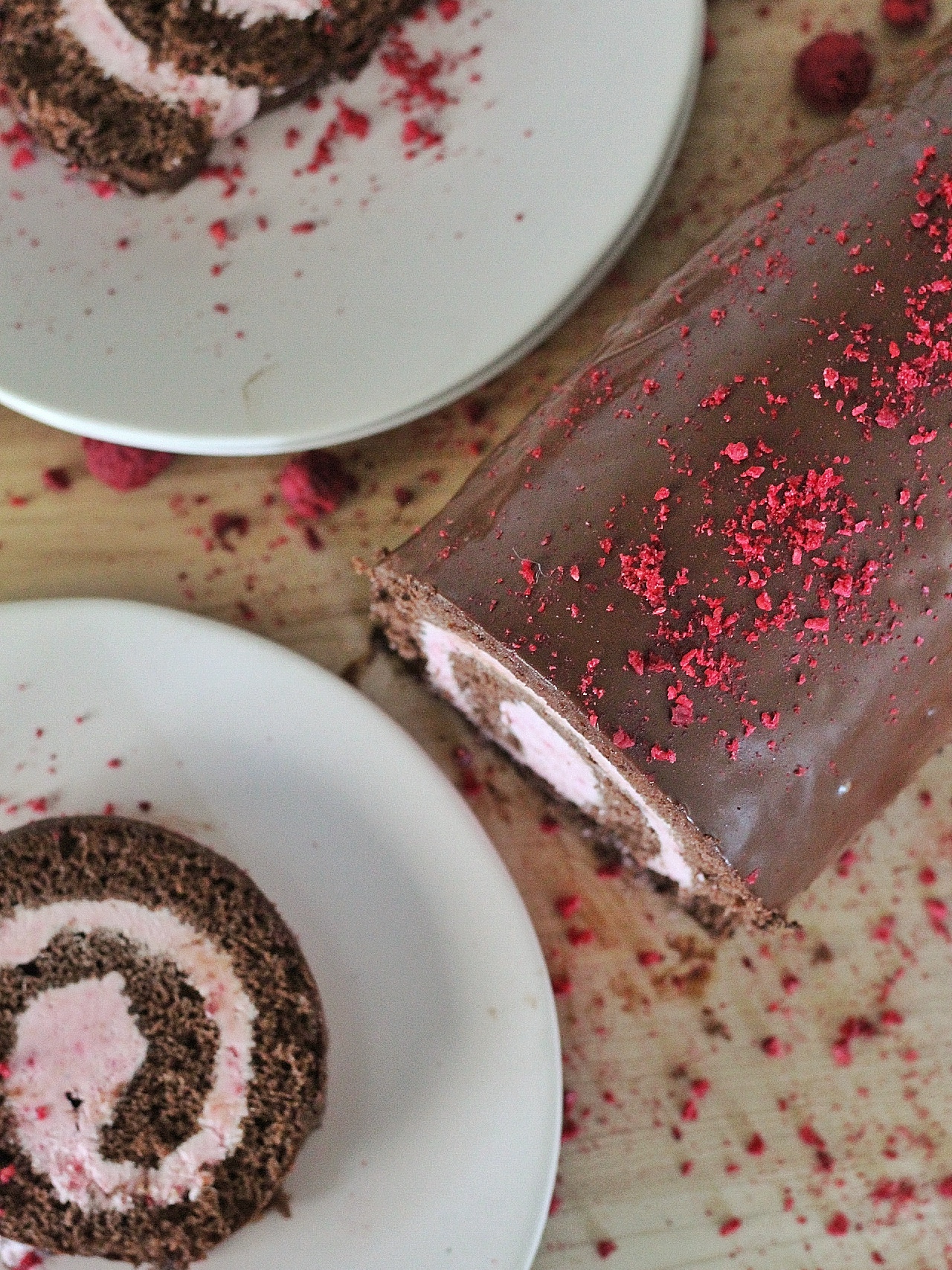 tips and tricks to making a homemade chocolate swiss roll. www.cakebycourtney.com