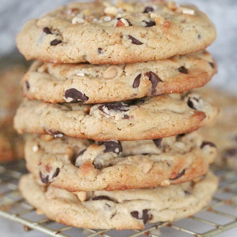 Peanut Butter Banana Chocolate Chip Cookies - #peanutbutter #banana #chocolatechip #cookies #peanutbutterbananachocolatechipcookies #easycookierecipe #quickcookierecipe #cookierecipe #bestcookierecipe