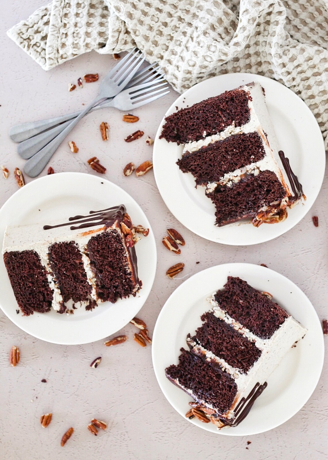 Turtle Pie Cake - rich and tender chocolate cake layers with salted caramel, toasted pecans, chocolate ganache and pecan buttercream #cakebycourtney #pecan #turtlepie #turtlepiecake #turtlepiecakerecipe #turtlepierecipe #chocolatecake #thebestturtlepiecake #thebestturtlepie