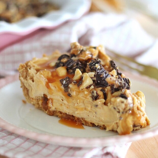 Decadent and Delicious Creamy Peanut Butter Pie with Pretzel Crust ...