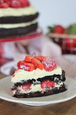 Brownie Berry Torte - decadent brownie layers, topped with a vanilla custard and fresh berries make for the easiest and most delicious, quick-fix dessert. #cakebycourtney #cake #browniecake #brownies #brownieberrytorte #easysbrownierecipe #easydessertrecipe