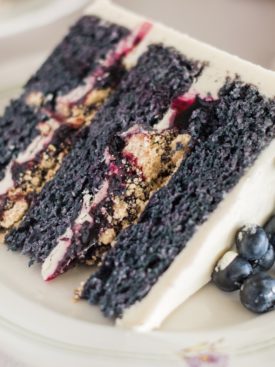 Blueberry Cobbler Cake - blueberry cake layers with vanilla bean buttercream, blueberry compote and cobbler crunch filling. #cakebycourtney #blueberrycobblercake #blueberrycobbler #blueberrycake #blueberrycakerecipe #bestblueberrycakerecipe #blueberrycobblerrecipe #summerdessertrecipes #summercakerecipes #bestsummercakes #bestblueberrydesserts #summercake #howtomakebuttercreamfrosting #howtocakeit
