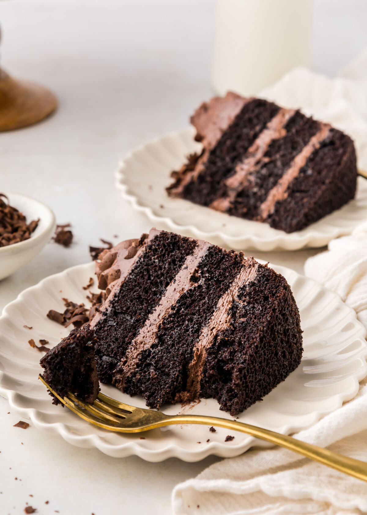 Two slices of chocolate cake on plages.