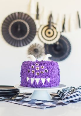 decorating tips for a halloween monster cake. www.cakebycourtney.com