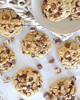 You will love these delicious and easy to make Snickers Cookies