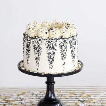 tips to creating a show stopping new year's cake. www.cakebycourtney.com