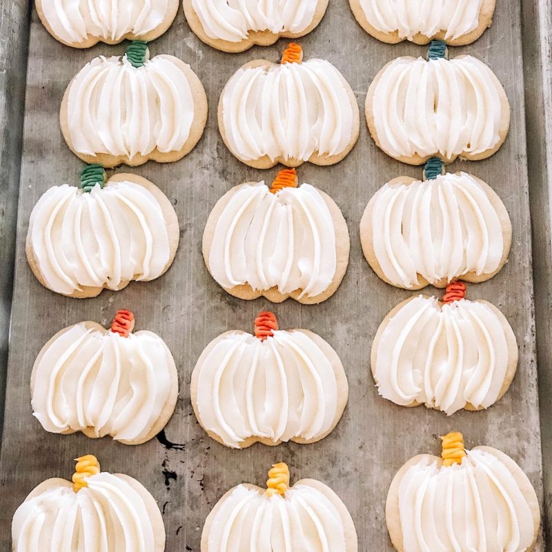 tips and tricks for decorating sugar cookies with kids. www.cakebycourtney.com