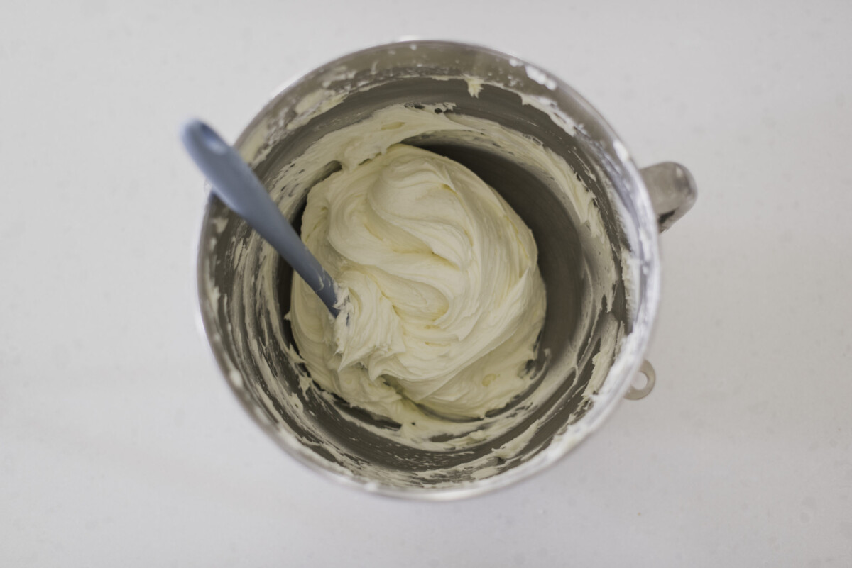 step-by-step tutorial for making vanilla buttercream. www.cakebycourtney.com