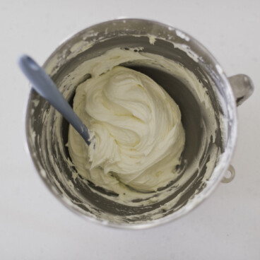 step-by-step tutorial for making vanilla buttercream. www.cakebycourtney.com