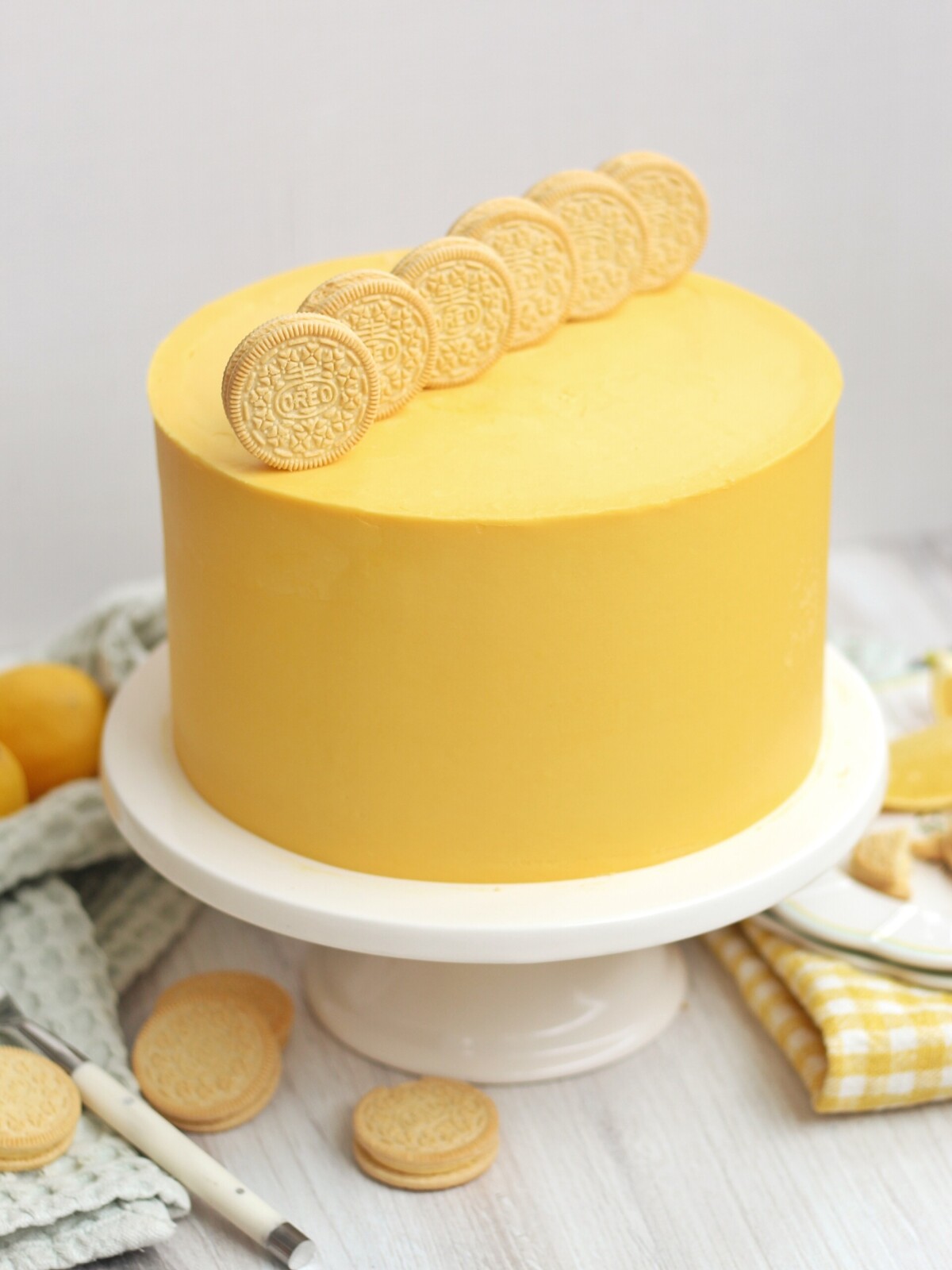 lemon oreo cake. www.cakebycourtney.com