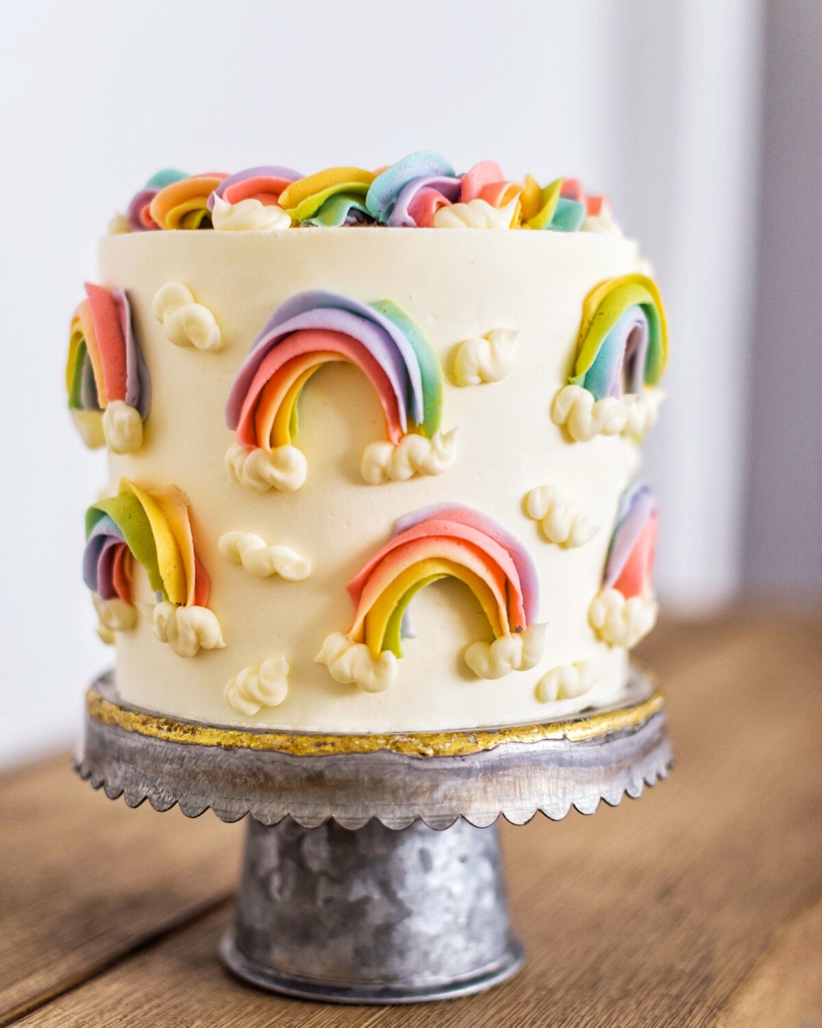 rainbow cake tutorial. www.cakebycourtney.com