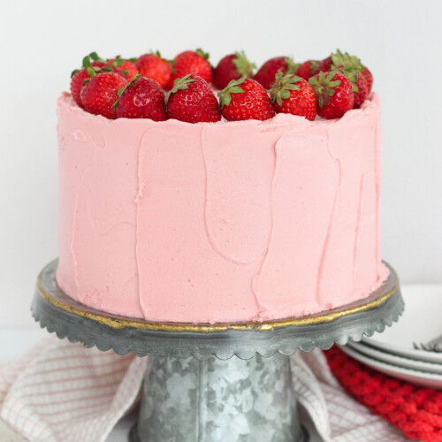 Light and Fluffy Strawberry Cheesecake Cake with Strawberry Cream ...