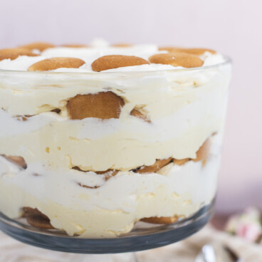 Layered banana cream pudding in a trifle dish.